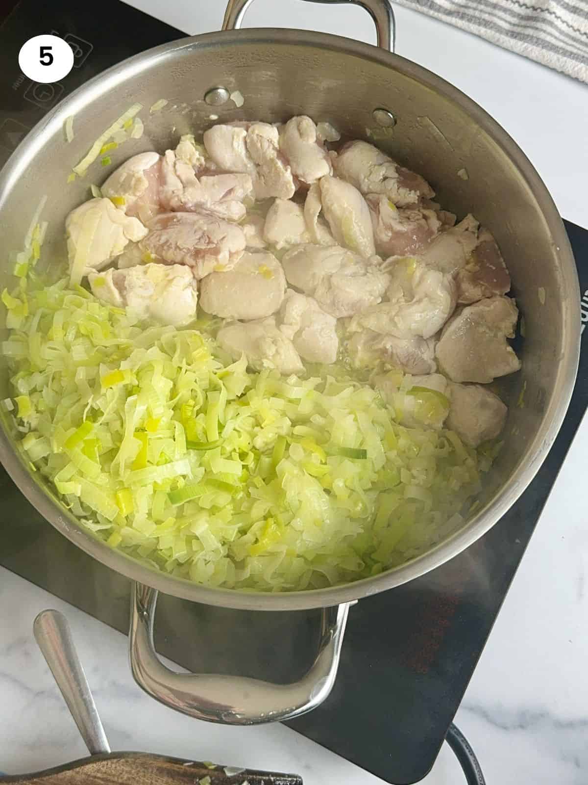 Cooked chicken mixed with the leeks.