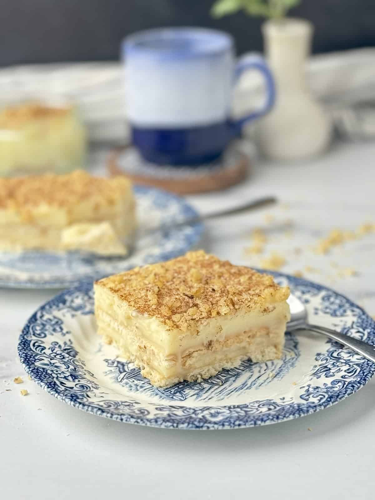 Easy No-Bake Cream & Biscuit Cake.