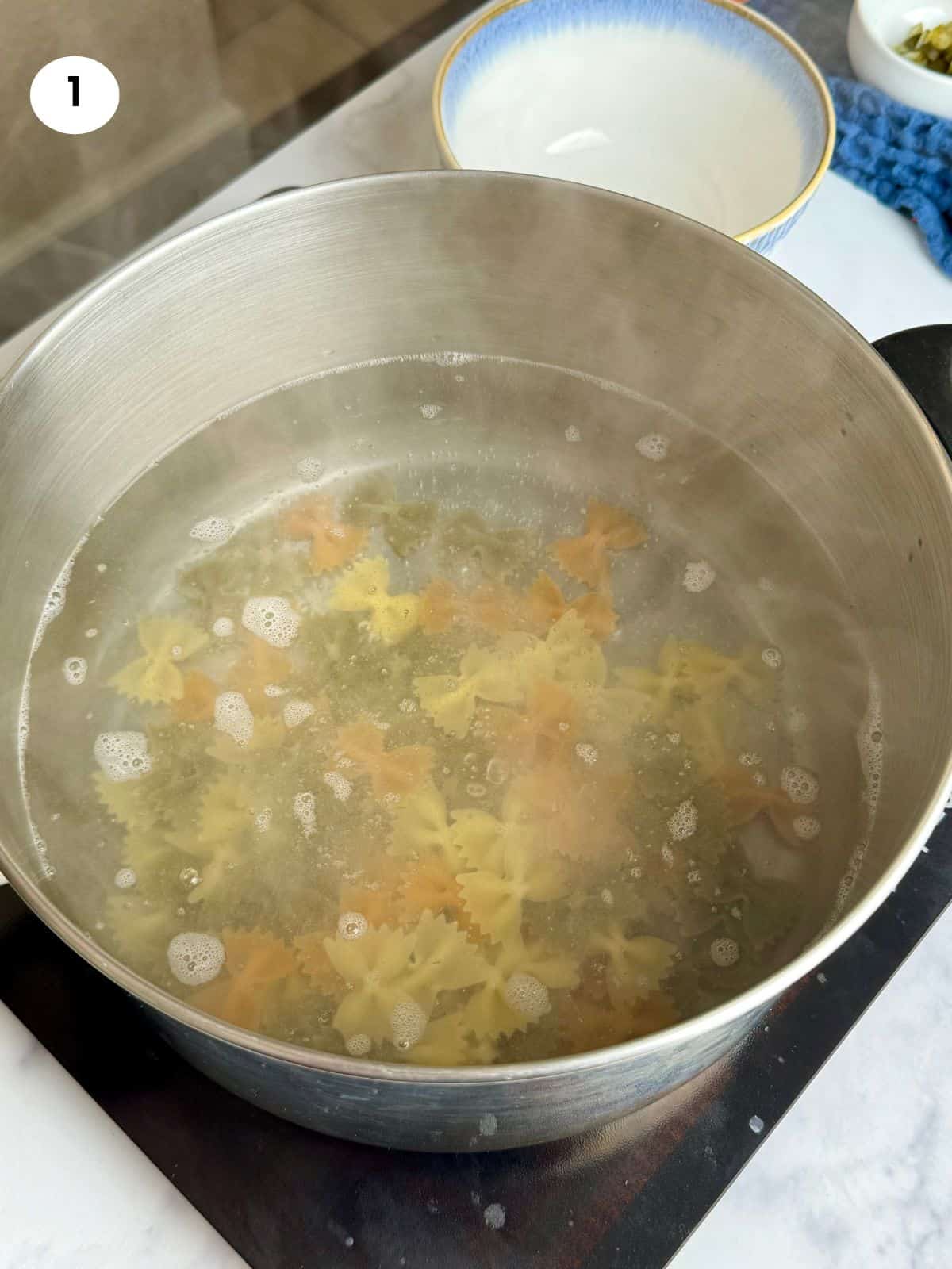 Boiling the pasta.